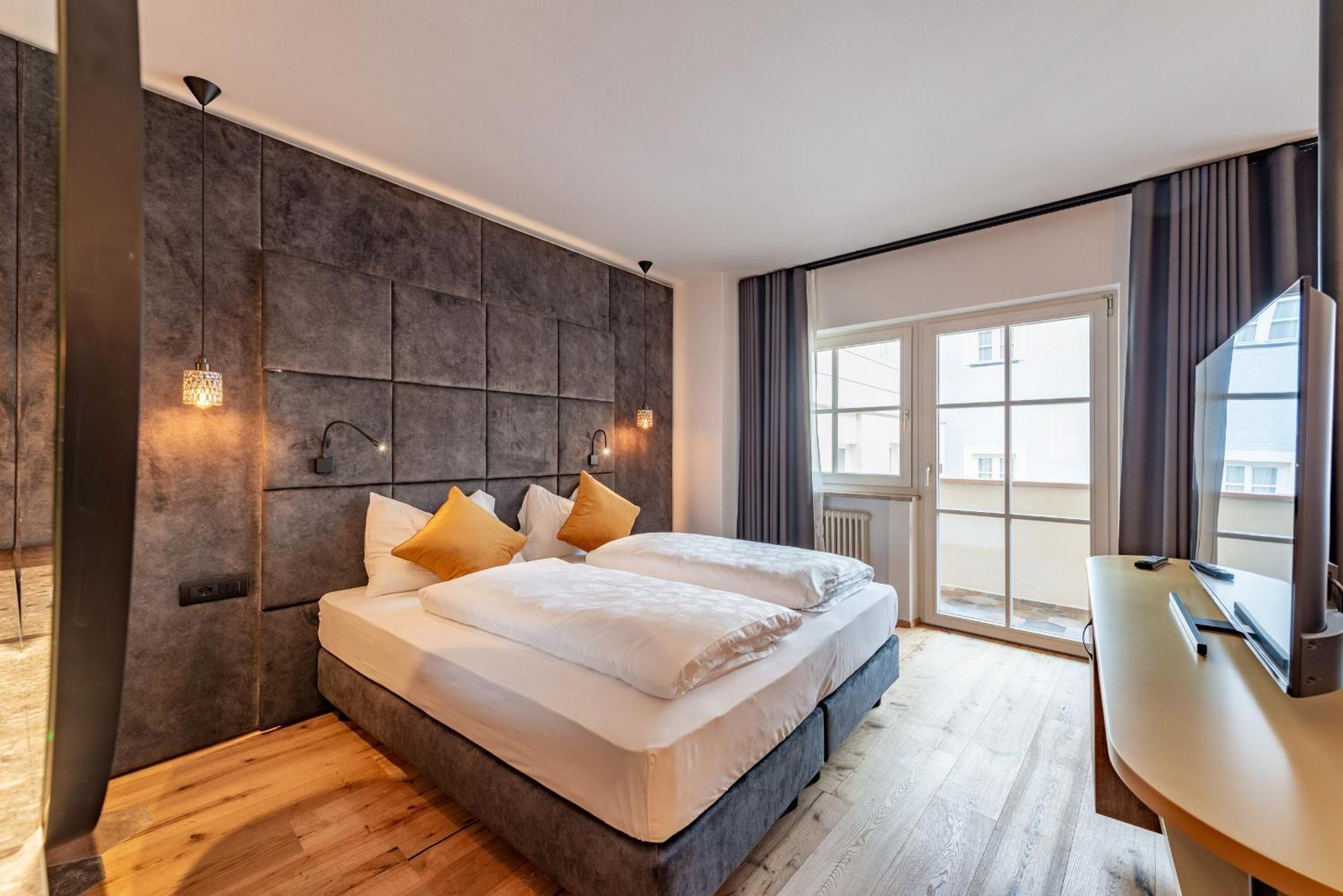 Hotel Goldene Traube Tramin an der Weinstraße Buitenkant foto